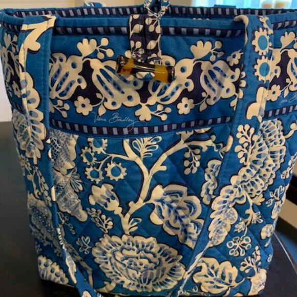 Vera Bradley Tote 13x14 Blue Lagoon Print Three Inside Pockets 12" Handles NWT - Picture 7 of 12